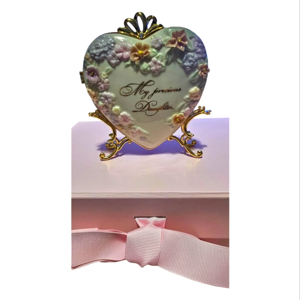 The Bradford Exchange Treasures of the Heart Collection Tabletop Locket